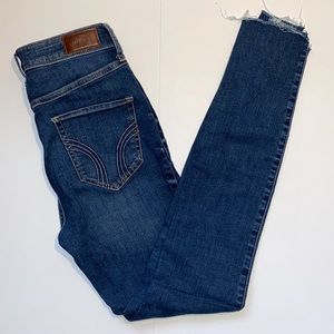 🔥NWOT - Hollister Ultra High Rise Super Skinny - Size 3